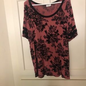 Women’s Top with elbow length sleeves